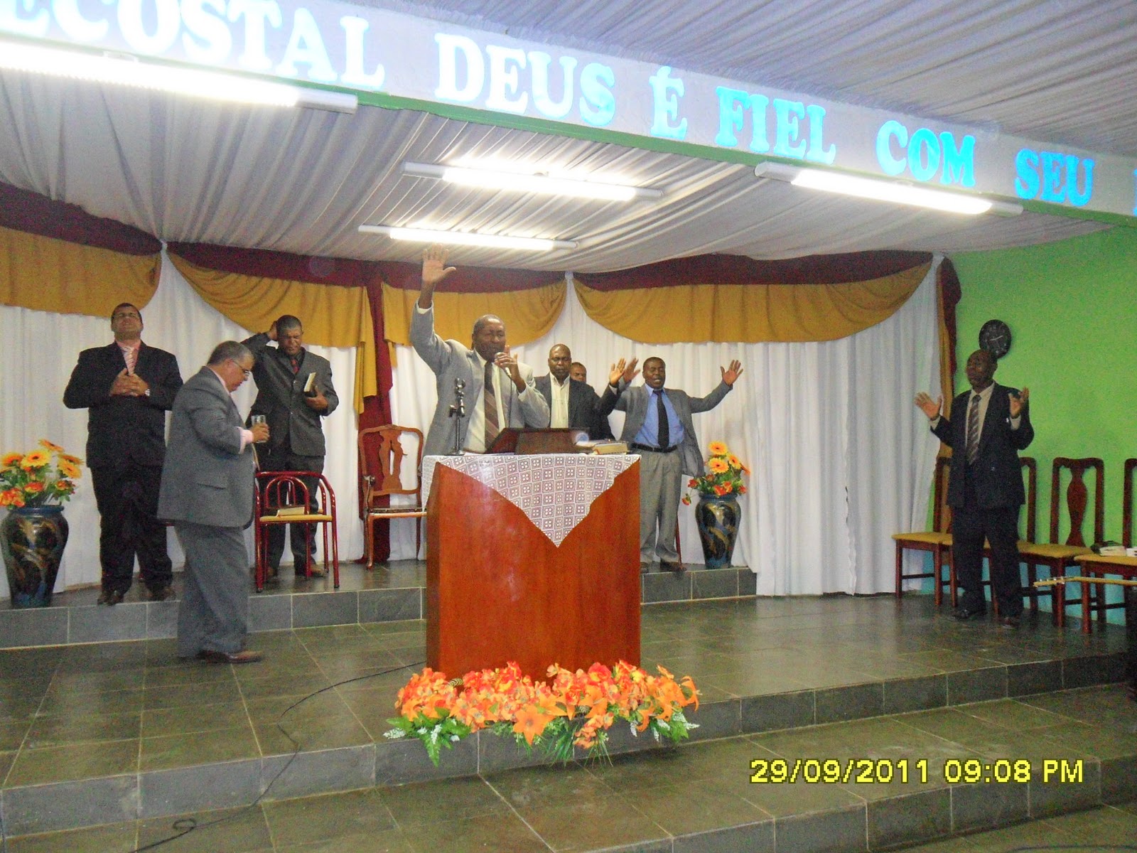 Igreja pentecostal Deus e fiel com