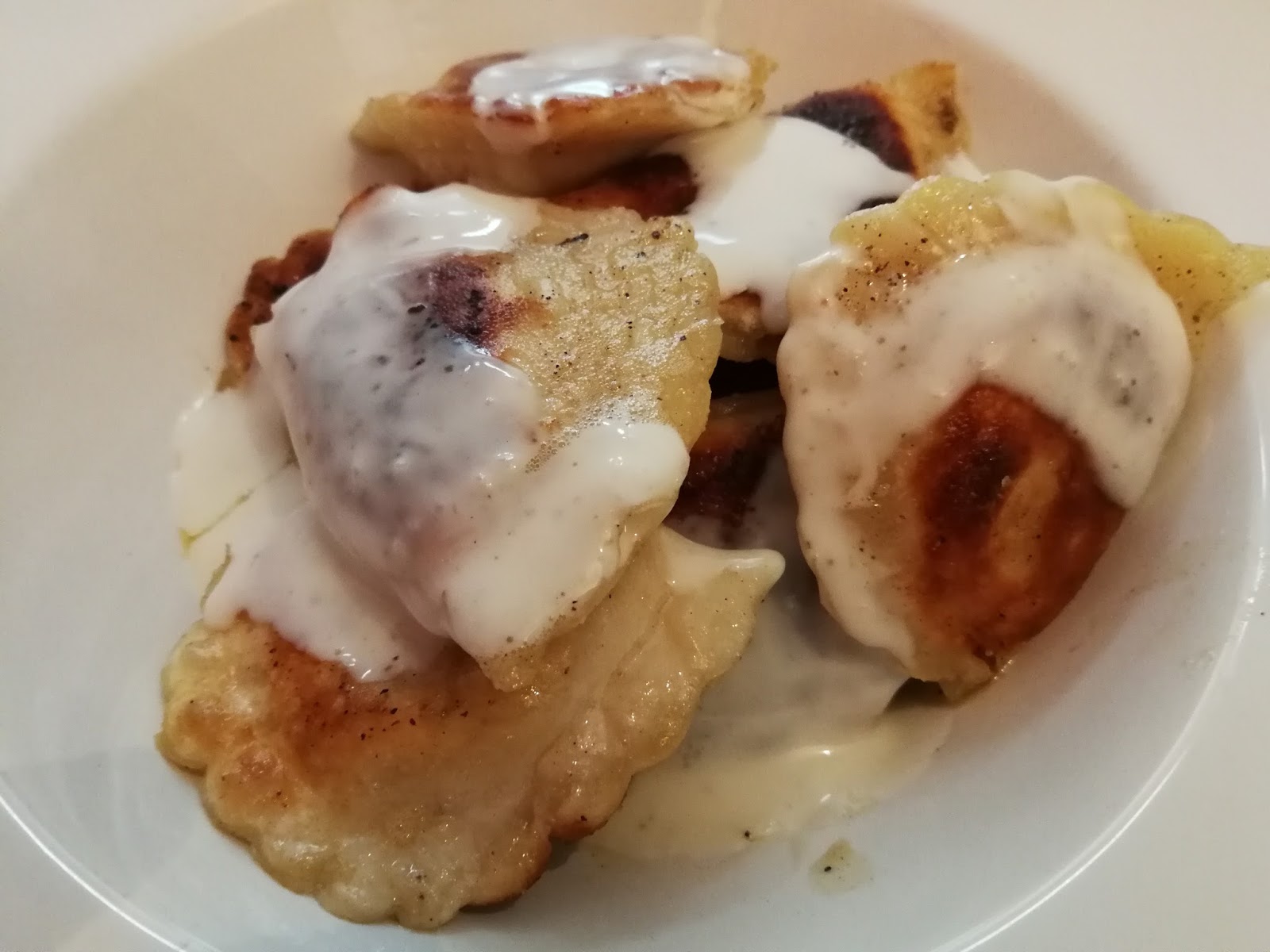 Verboten gut ⚠: Pelmeni mit Kartoffelfüllung &amp; Smetana