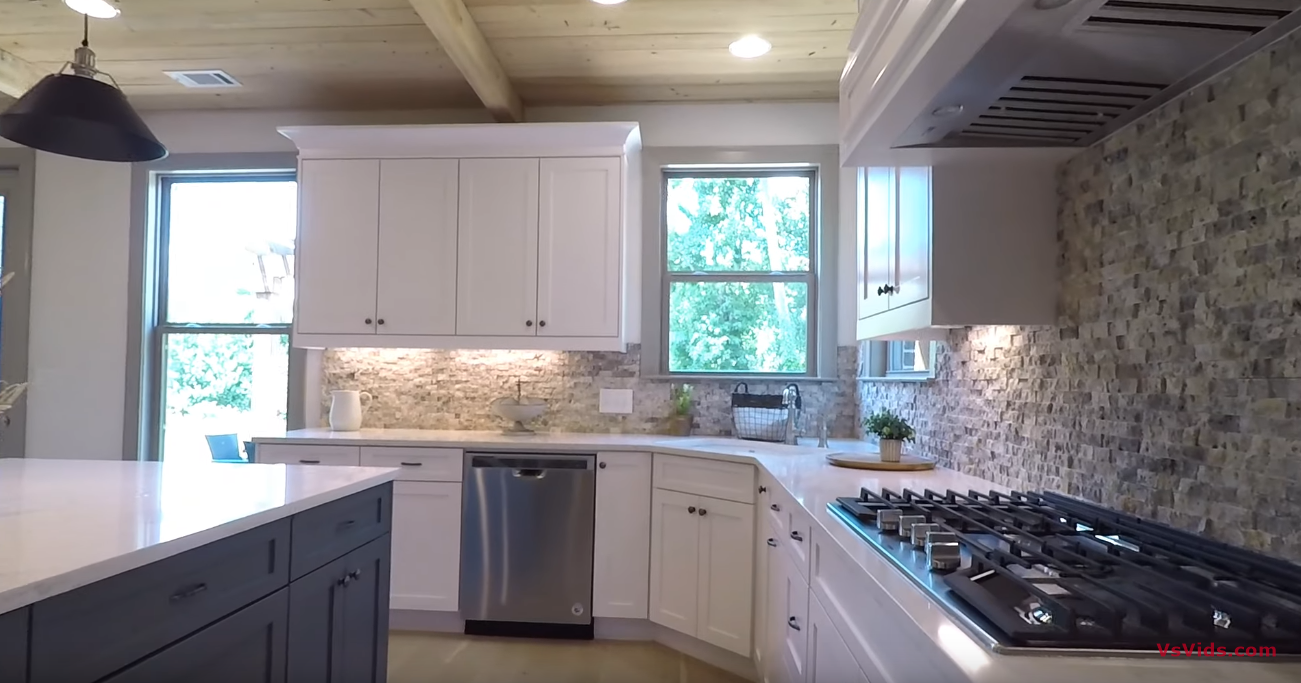 27 Photos vs. A LOOK INSIDE A 5 BDRM DECORATED MODEL HOME NORTH OF ATLANTA - Luxury House & Interior Design Tour 27 Photos vs. A LOOK INSIDE A 5 BDRM DECORATED MODEL HOME NORTH OF ATLANTA - Luxury House & Interior Design Tour