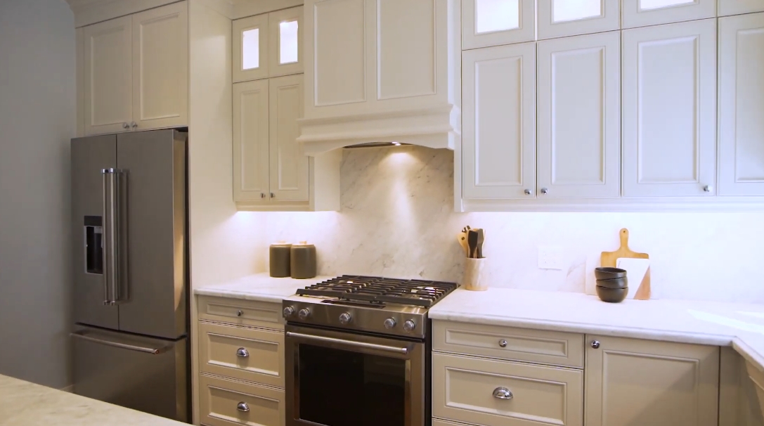 29 Photos vs. 17 Hawthorn Ave, Toronto, ON Interior Design Luxury Home Tour