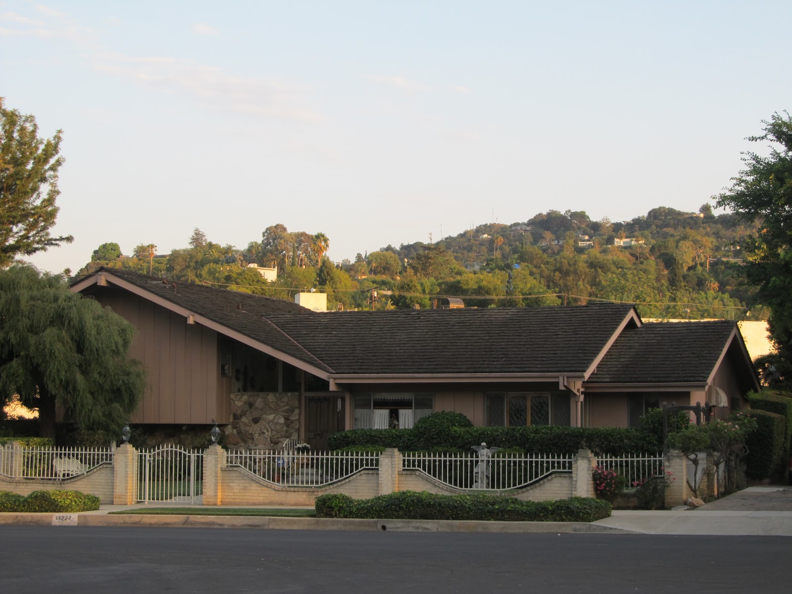 Thefunjunkie dothis The Brady Bunch House