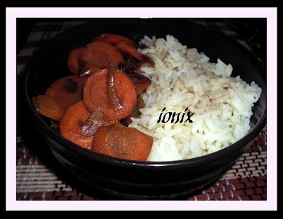 Mâncare chinezească de morcovi cu orez