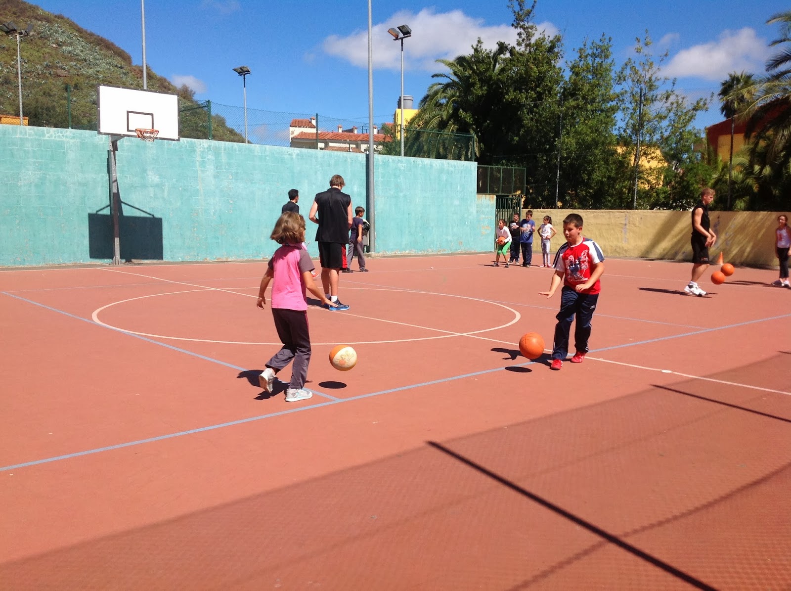 Educación Física Visita y sesiones de baloncesto a cargo de Entrenadores y alumnos de CBA