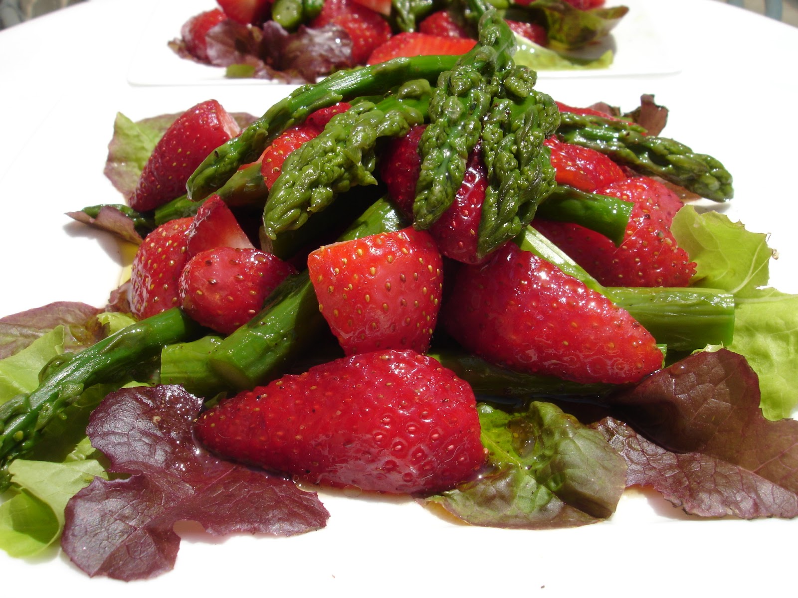 Kochbuch für Max und Moritz: Salat aus roten Erdbeeren und grünem ...