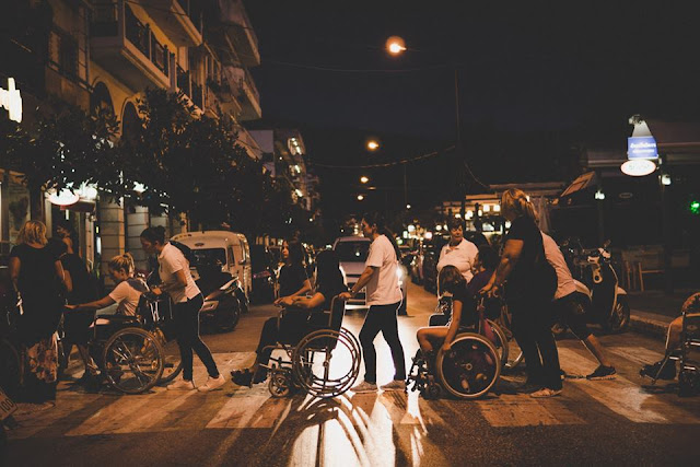 Θεσπρωτία: Πόσο δύσκολο είναι για κάποιον με κινητικά προβλήματα να κάνει μια βόλτα στην Ηγουμενίτσα; (ΒΙΝΤΕΟ)