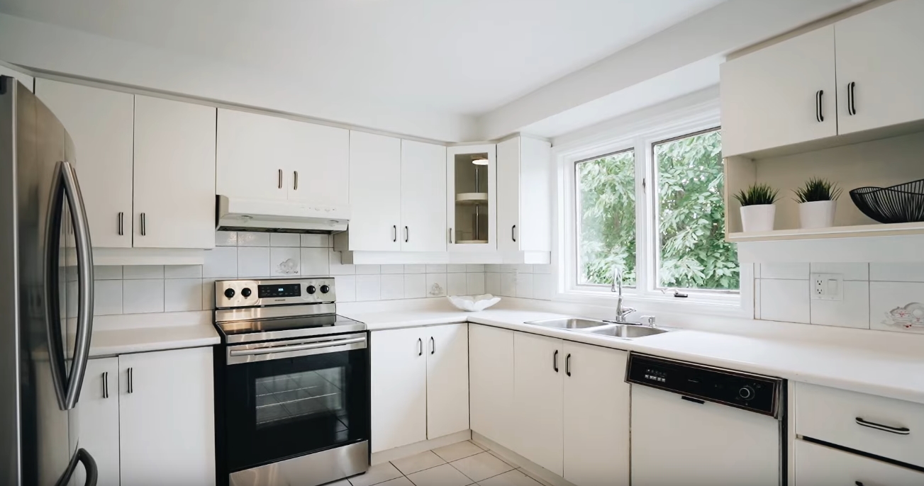 20 Photos vs. 112 Delroy Dr, Toronto vs. Home Interior Design Tour