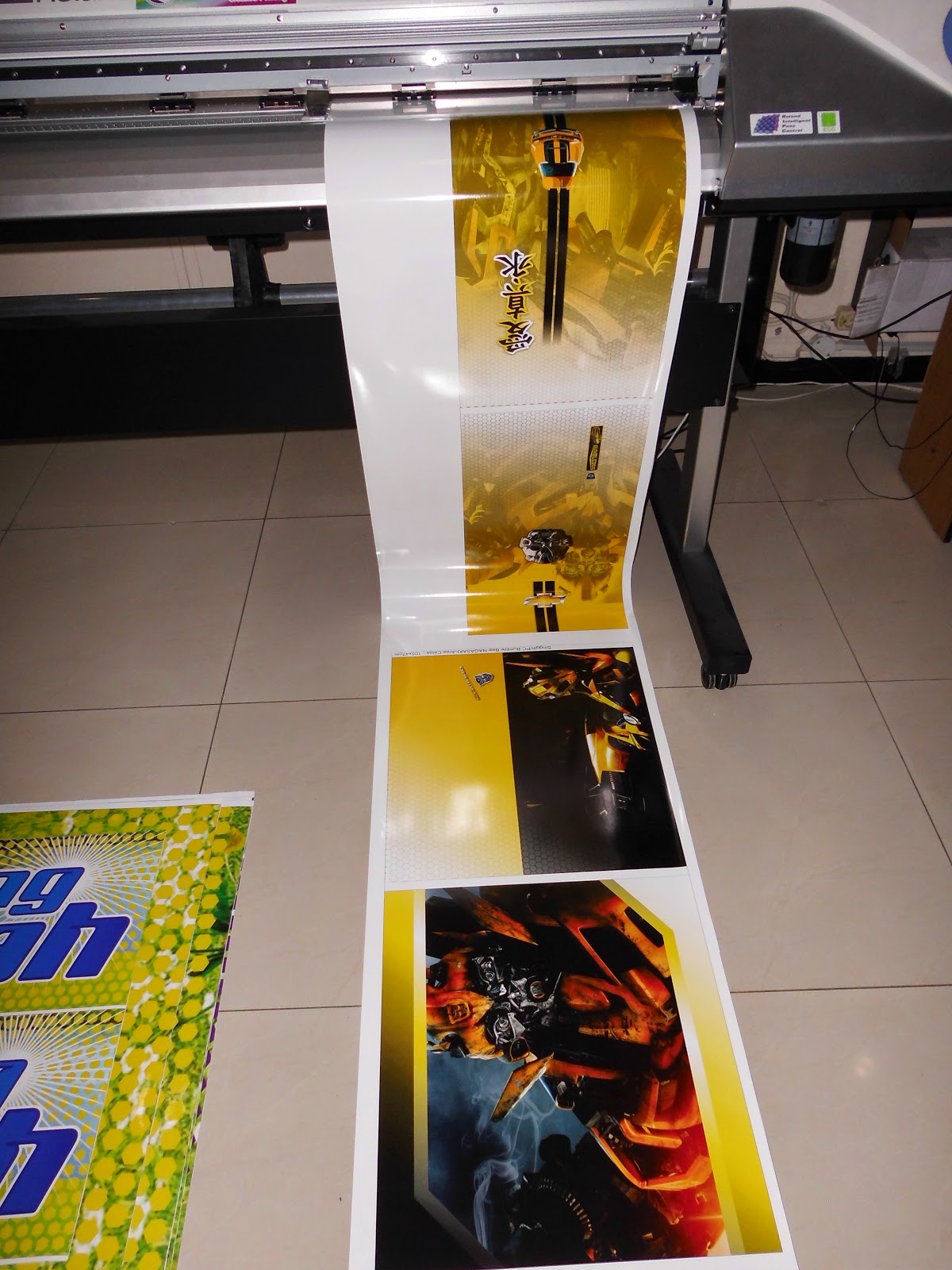 Print Sticker Vinyl Meteran Roland cetakan Berkualitas 1440 dpi dengan