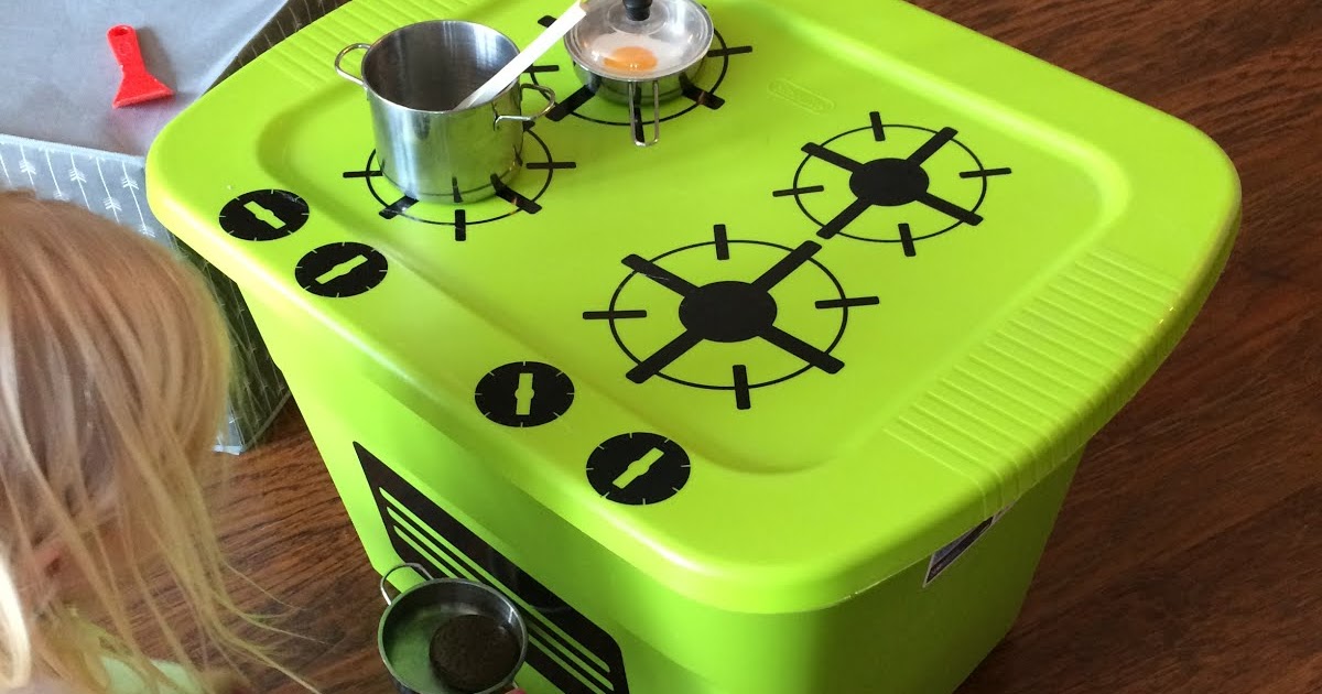 an Expert on Wall Stickers Make a DIY Toy Stove for Your Little Chef