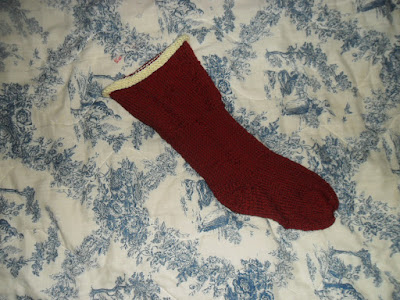 mi-bas (chaussette haute ) réalisé au tricotin géant 