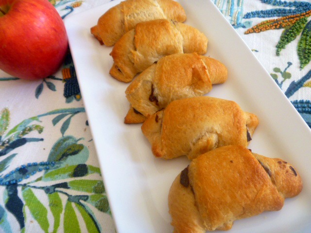 Only 2 ingredients! Tender crescent rolls fresh from the oven and bursting with hot apple butter. Yes please! - Slice of Southern