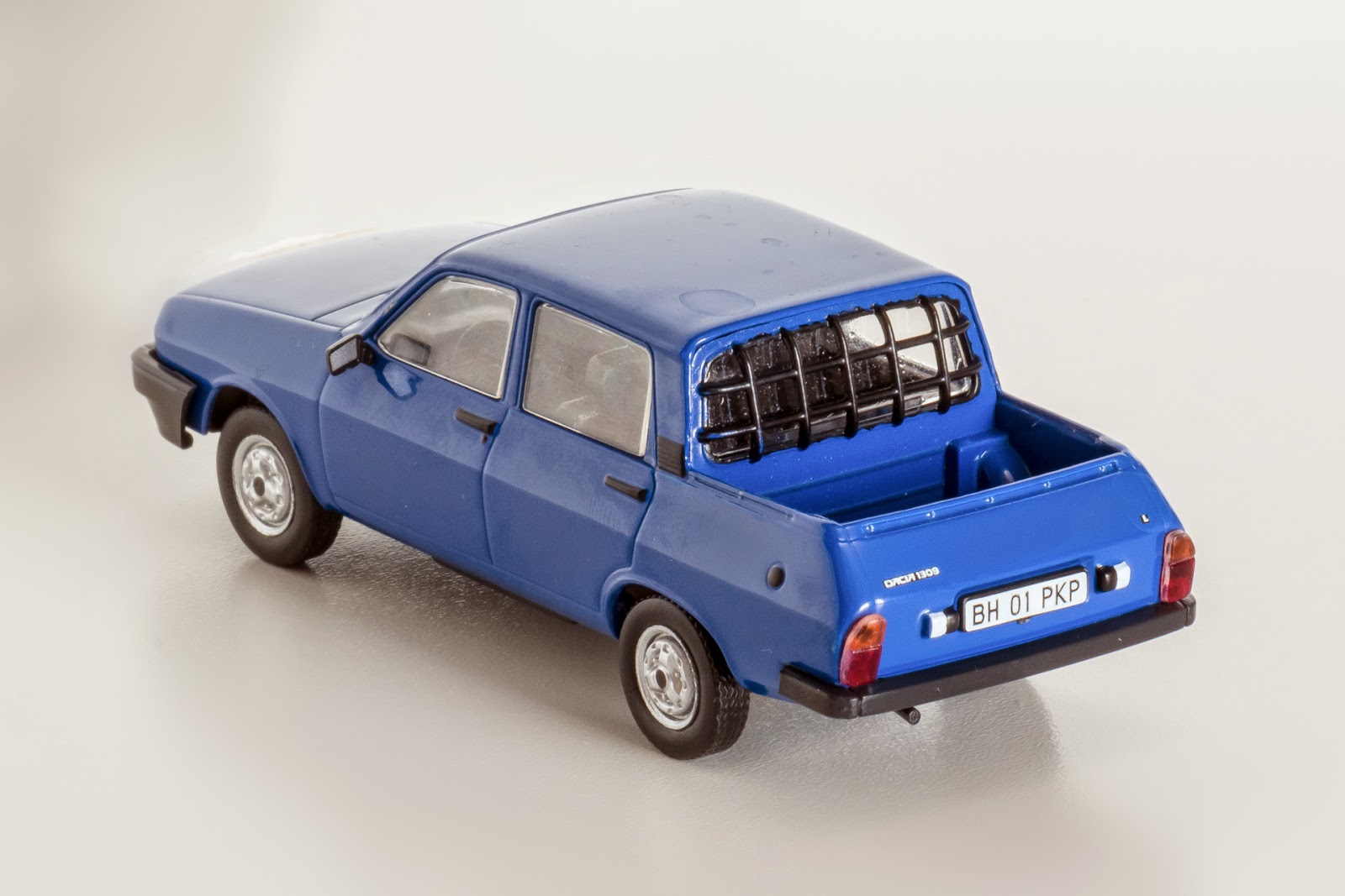 Générique - Collection car 1/43 Dacia 1304 PICK-UP compatible with Renault 12 - R12 - BA23 Générique - Collection car 1/43 Dacia 1304 PICK-UP compatible with Renault 12 - R12 - BA23