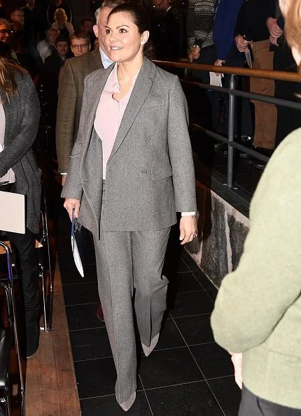 Crown Princess Victoria wore a wool blazer and trousers by Erdem X H&M. Society and Defense conference in Sälen