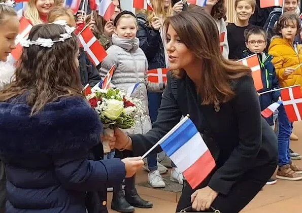 The International High School of Saint-Germain-en-Laye. Princess Marie carried YSL Saint Laurent Niki medium bag vintage leather in khaki