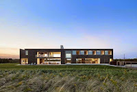 Sagaponak Sandwiched House Design Between A Freshwater Pond And The Atlantic Ocean