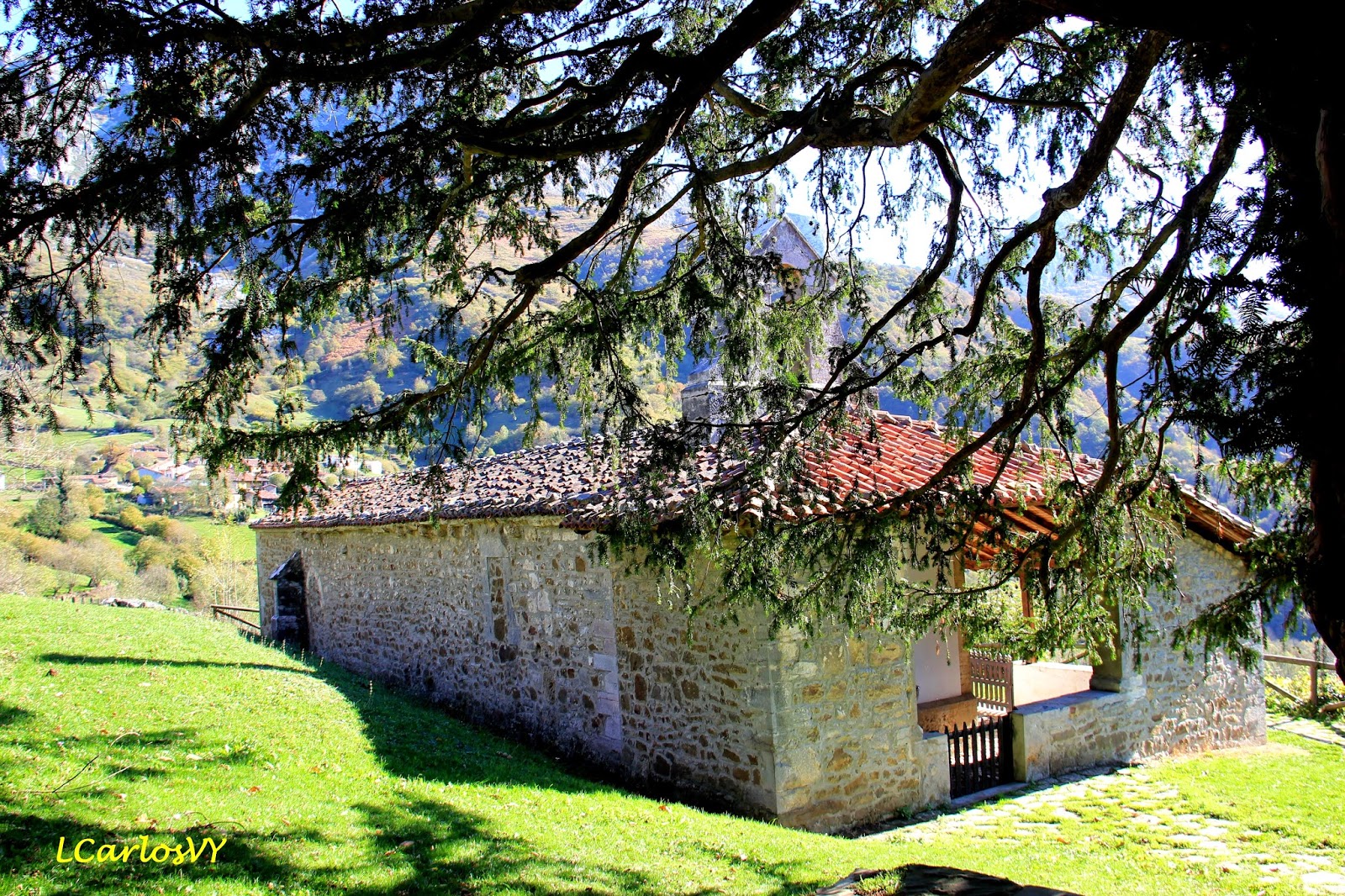 Escarbando por los Rincones de Asturias: El texu de Bermiego