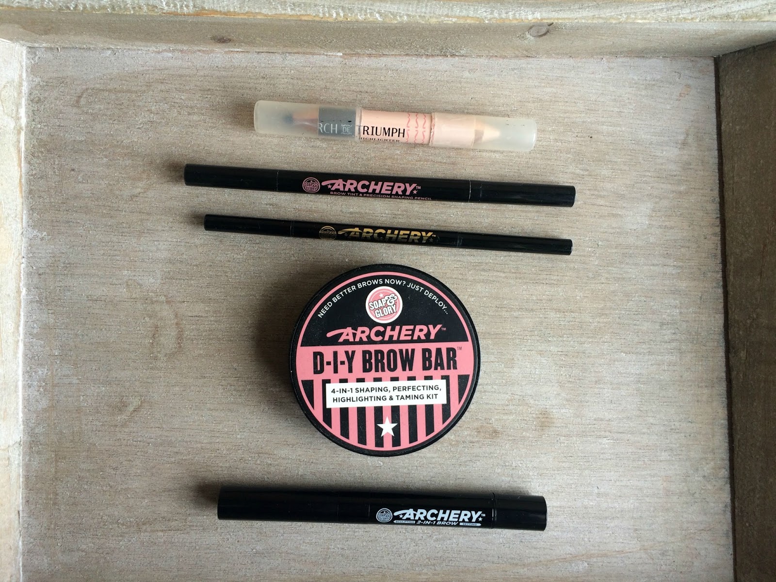 Soap and Glory Brow Products Archery Arch de Triumph D-I-Y Brow Bar setting gel