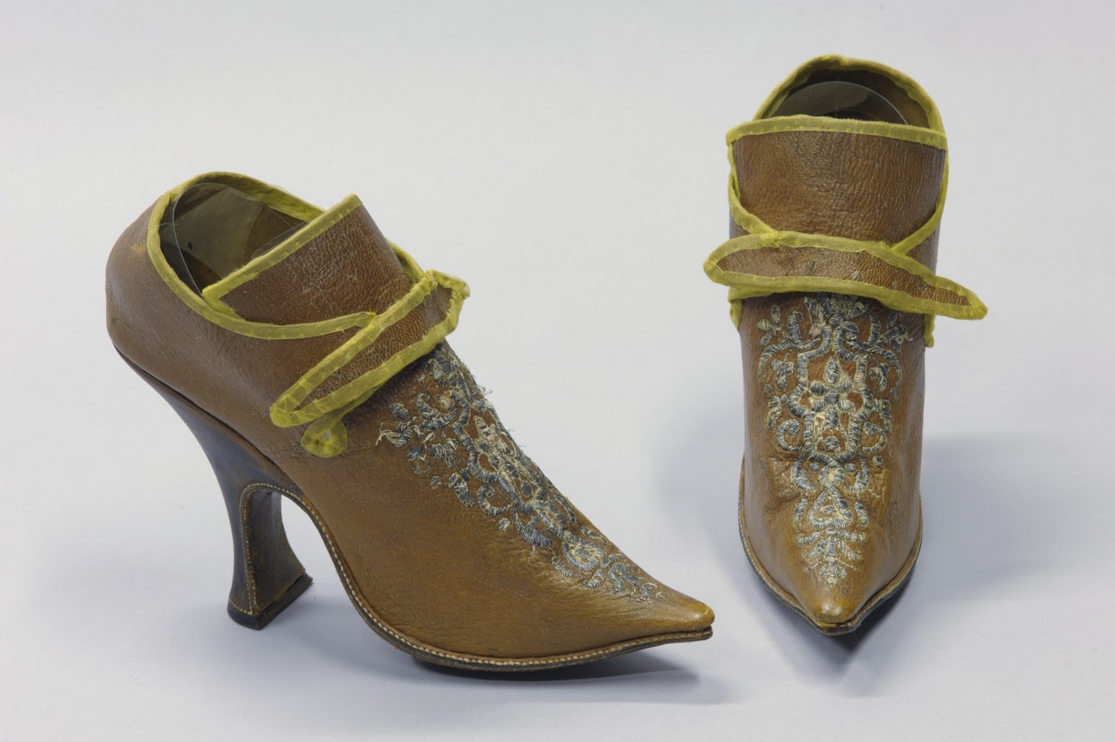 Версаль обувь. Туфли царя. Обувь короля. Туфли короля. Обувь 18 века.