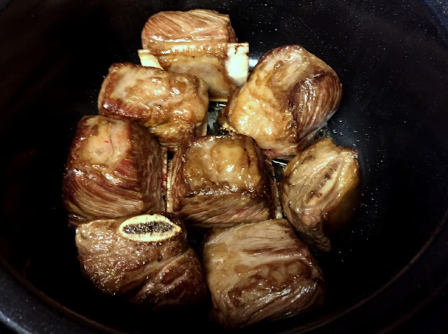short ribs browning in slow cooker insert
