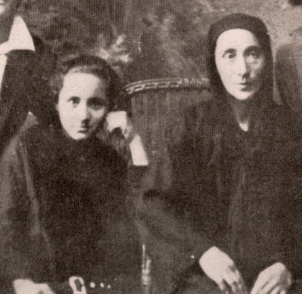 12 Fascinating Vintage Photos of Mother Teresa When She Was Young