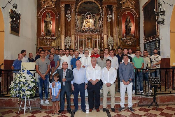 El Málaga realizó la tradicional ofrenda a la Divina Pastora