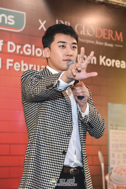 SEUNGRI MEET GREET Dr. Gloderm Watsons Photo @ 1Utama Shopping Mall #SEUNGIINMY