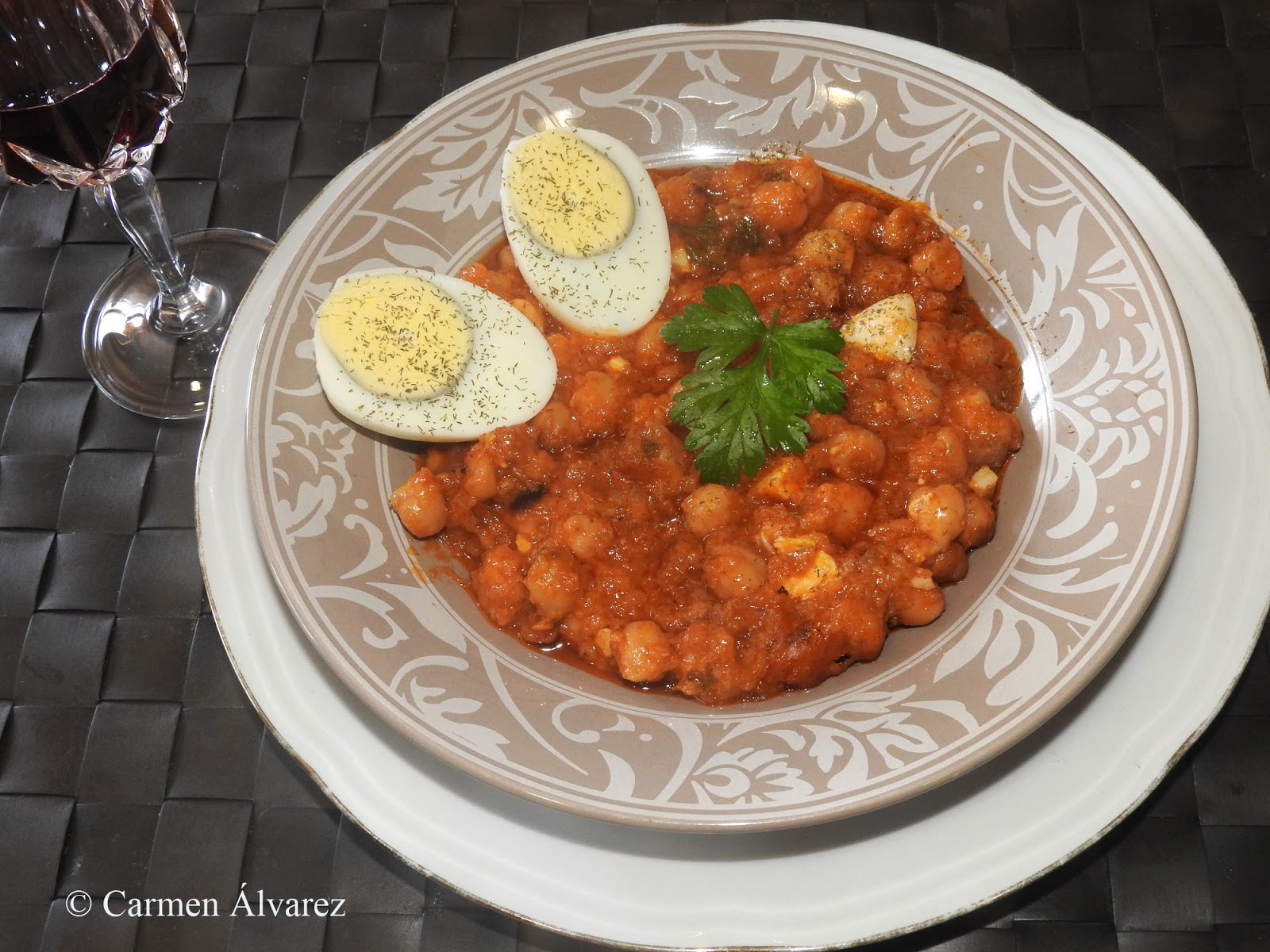 Cocinando en Altorreal GUISO DE GARBANZOS CON HUEVO DURO
