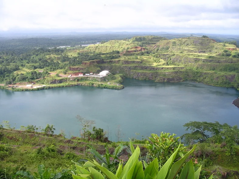 Pemandangan danau di Bomi County
