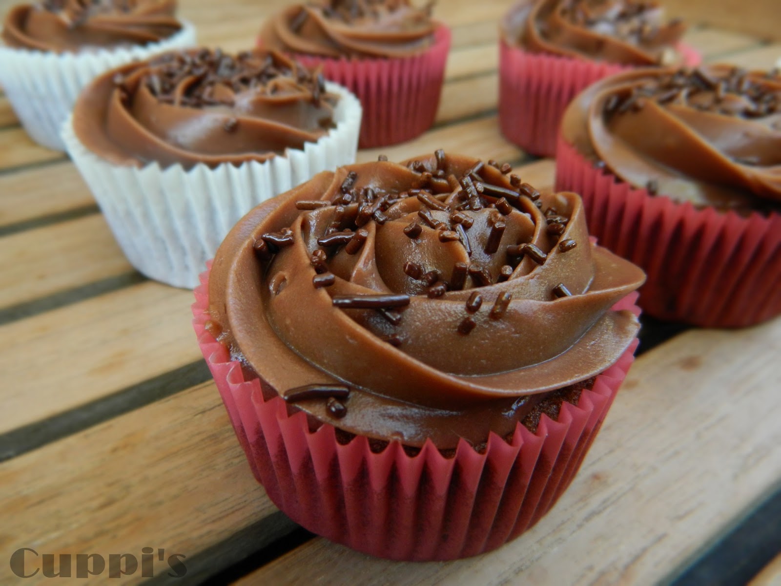 Cuppi's by Carolina Cupcakes de chocolate con buttercream de nutella/Chocolate cupcakes with