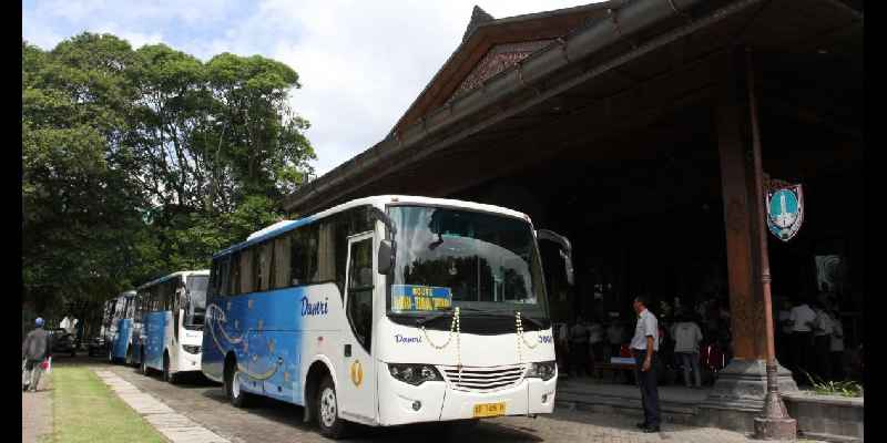 Bus DAMRI Bandara Adi Sumarmo Surakarta