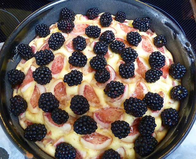 Turbohausfrau: Pfirsich-Brombeer-Kuchen Turbohausfrau: Pfirsich-Brombeer-Kuchen