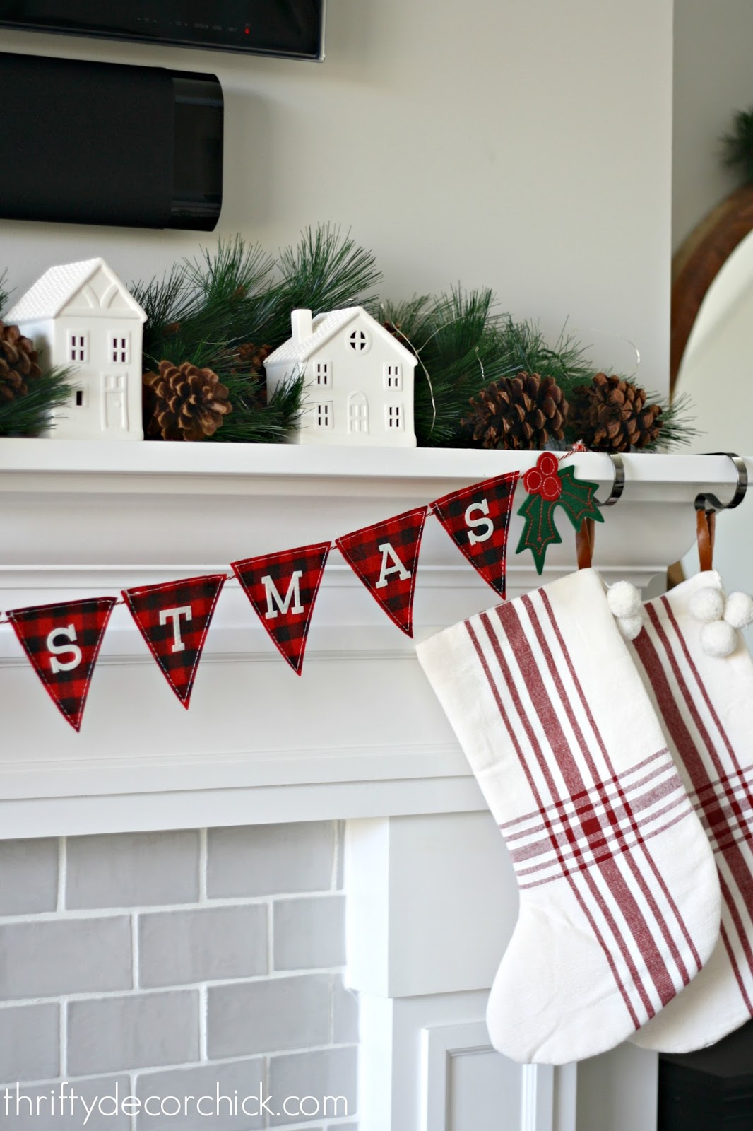 A tour of our (new!) Christmas home | Thrifty Decor Chick | Thrifty DIY ...