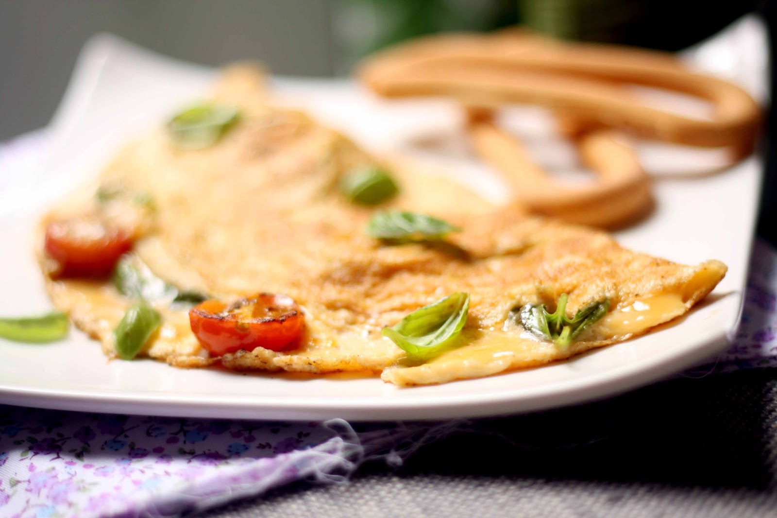 igloo cooking Tortilla Jamie con tomatitos cherry y albahaca