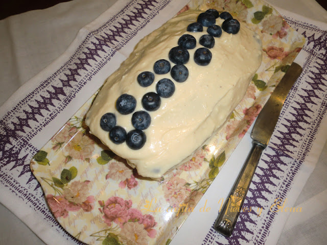 Bizcocho con arándanos y crema de queso