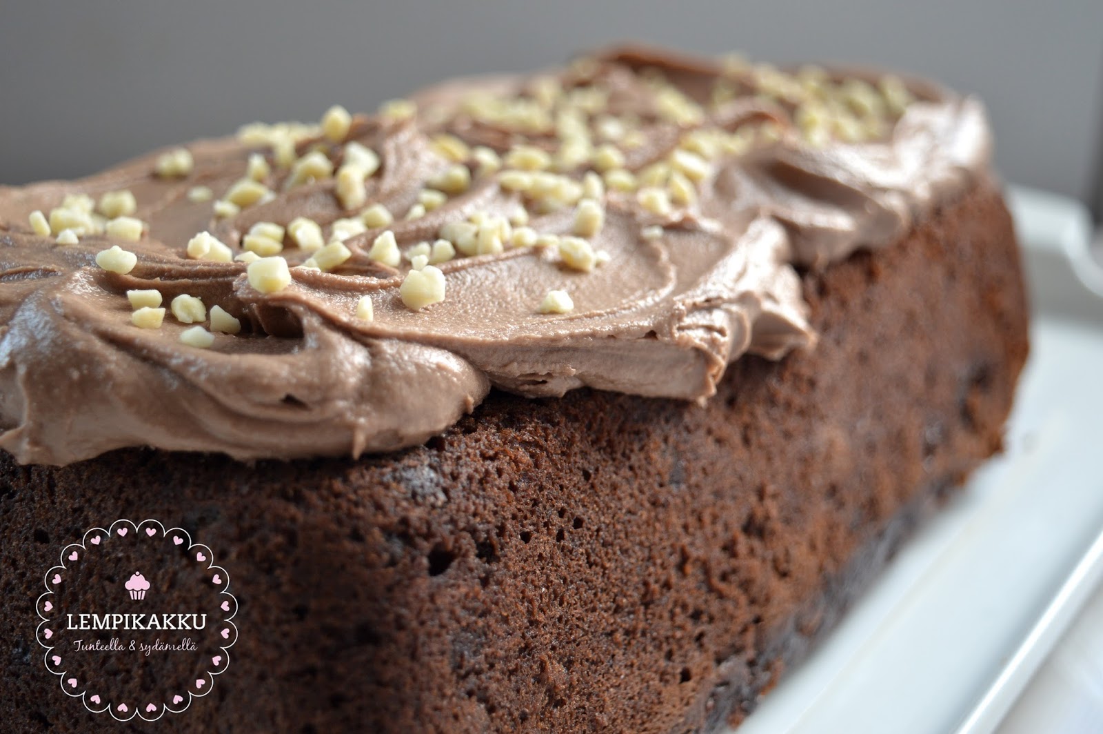 Lempikakku Kuorrutettu banaanisuklaakakku