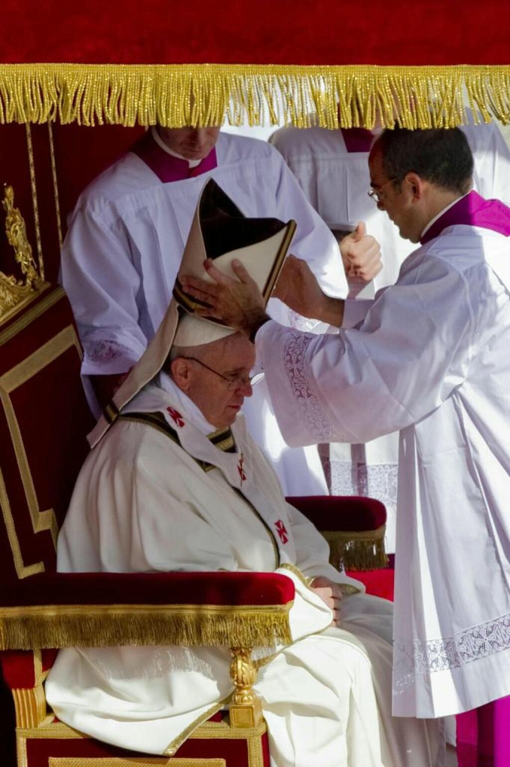 ¿Es la mitra un «frisbee»?