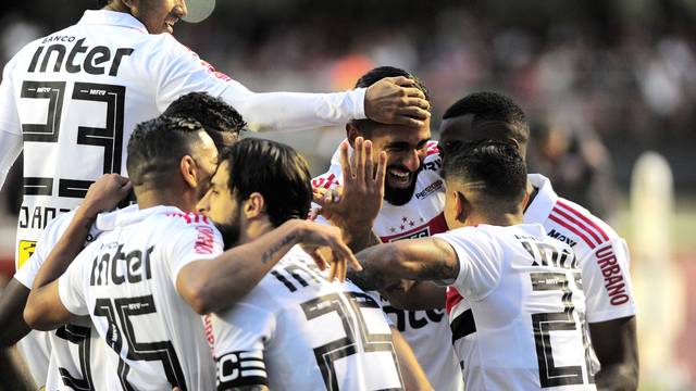 Segue o líder: São Paulo bate Vasco e assume a liderança do Brasileirão