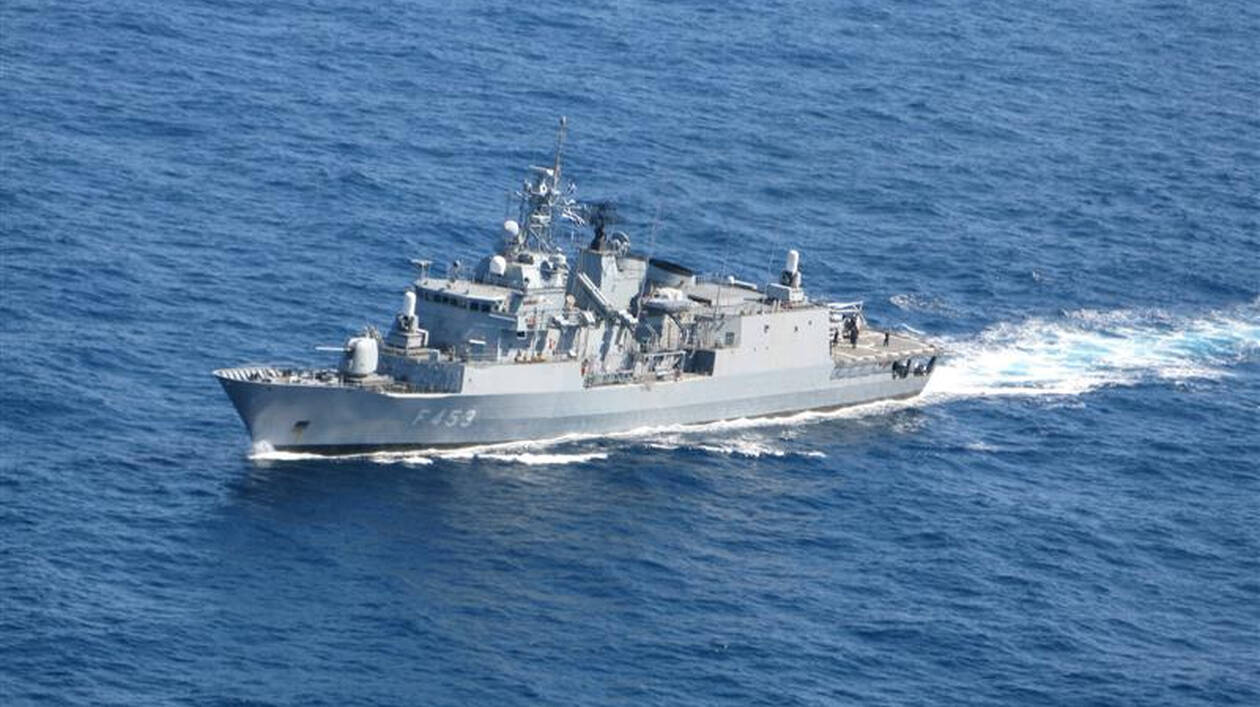 Θρίλερ ανοιχτά της Λιβύης: Ελληνική φρεγάτα παρακολουθεί πλοίο ύποπτο για μεταφορά όπλων Θρίλερ ανοιχτά της Λιβύης: Ελληνική φρεγάτα παρακολουθεί πλοίο ύποπτο για μεταφορά όπλων