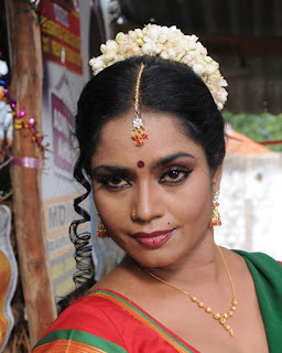 Senior Mallu Aunty wearing Half Saree - unseen Pics | Hot Mallu Aunties