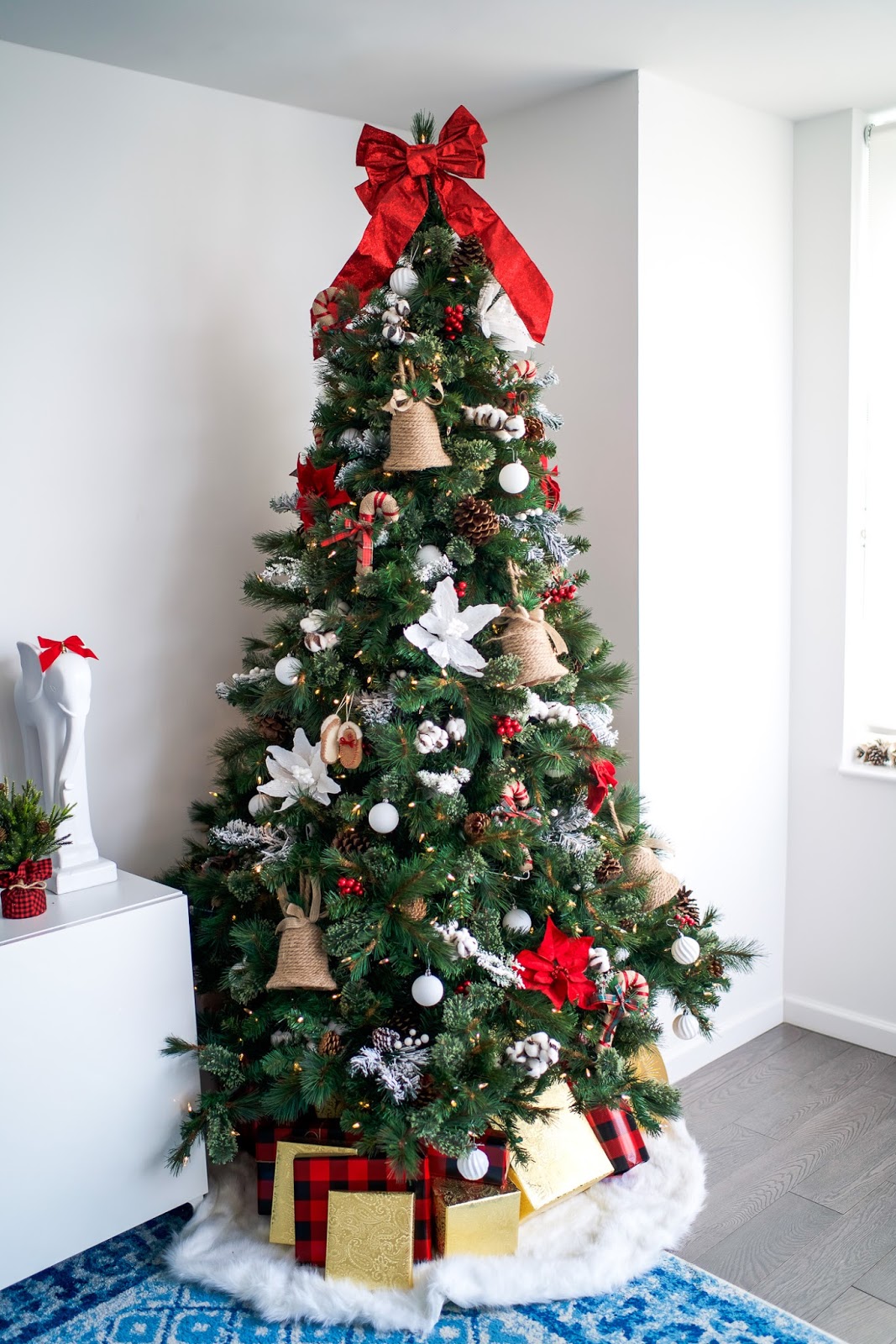 my christmas tree how i decorated the apartment my christmas tree how i decorated the apartment