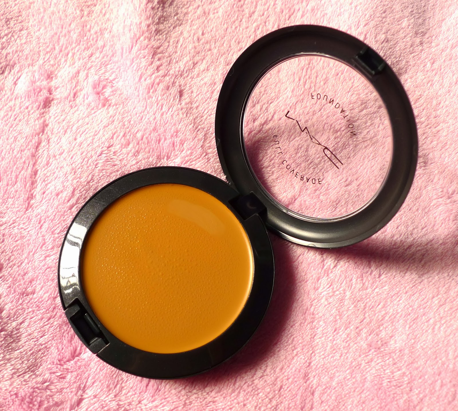 MAC Full Coverage Foundation in C40 Review