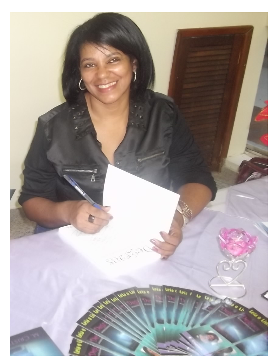 Escritora M. Cristina Oliveira