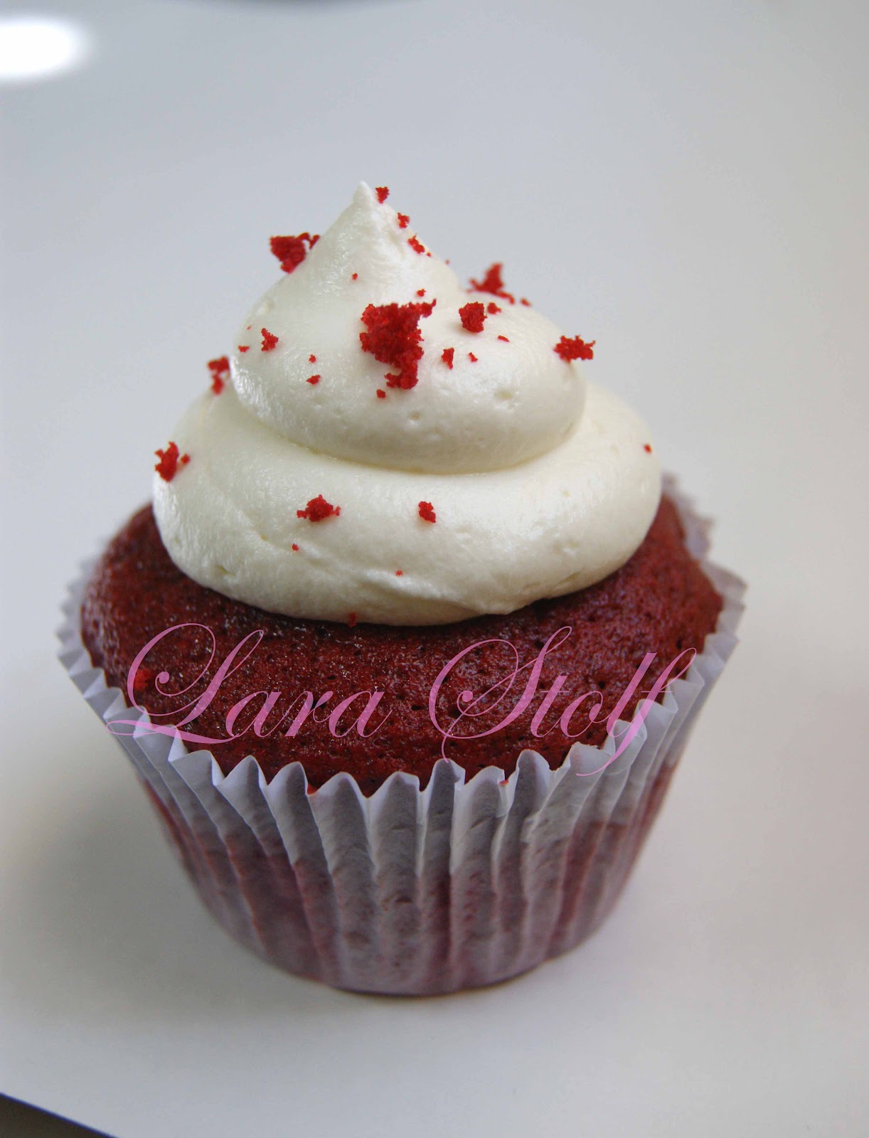 Lara Stolf Arte em Açucar Cupcakes red velvet