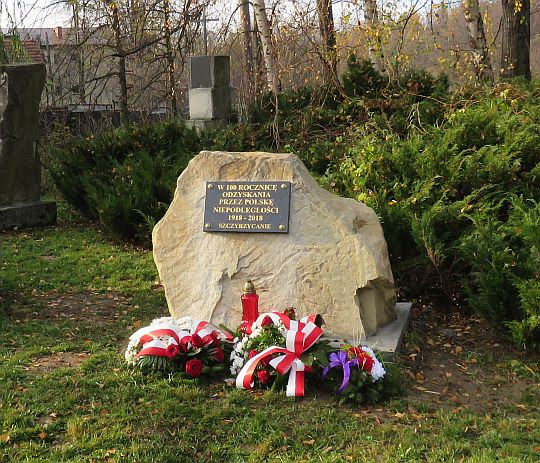Obelisk ustawiony w 100-rocznicę odzyskania przez Polskę niepodległości 1918-2018. Obelisk ustawiony w 100-rocznicę odzyskania przez Polskę niepodległości 1918-2018.