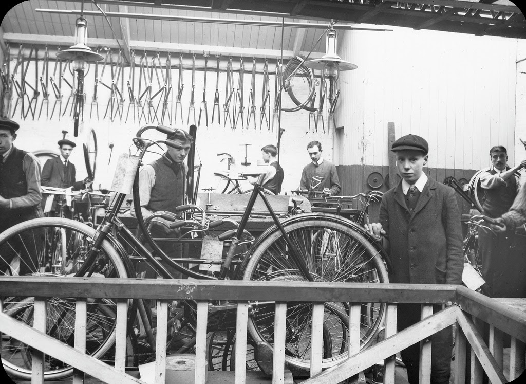 Dublin in the Early Photography  Vintage Photos Capture Street Scenes of Dublin in the Late 19th and Early 20th Centuries - 82