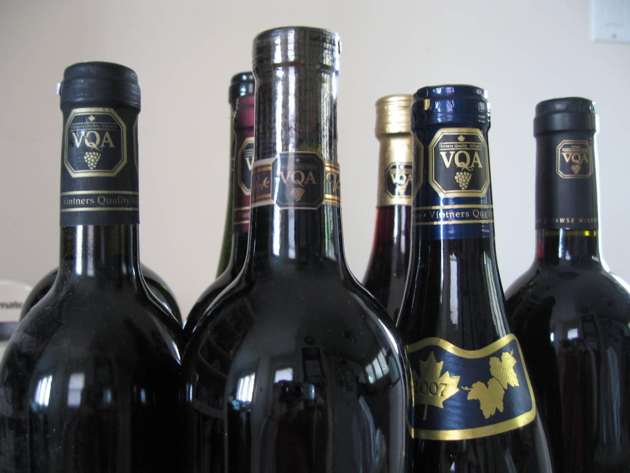 Domestinista Hosting a holiday wine exchange party