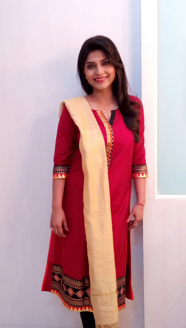 Anchors List (Female Male) of Zee News Channel with Full Biop/Detail ,Pictures Anchors List (Female Male) of Zee News Channel with Full Biop/Detail ,Pictures