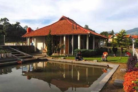  Villa  Kayu  Ciwidey Sewa Villa 