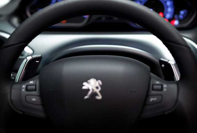 Peugeot 208 Griffe - interior