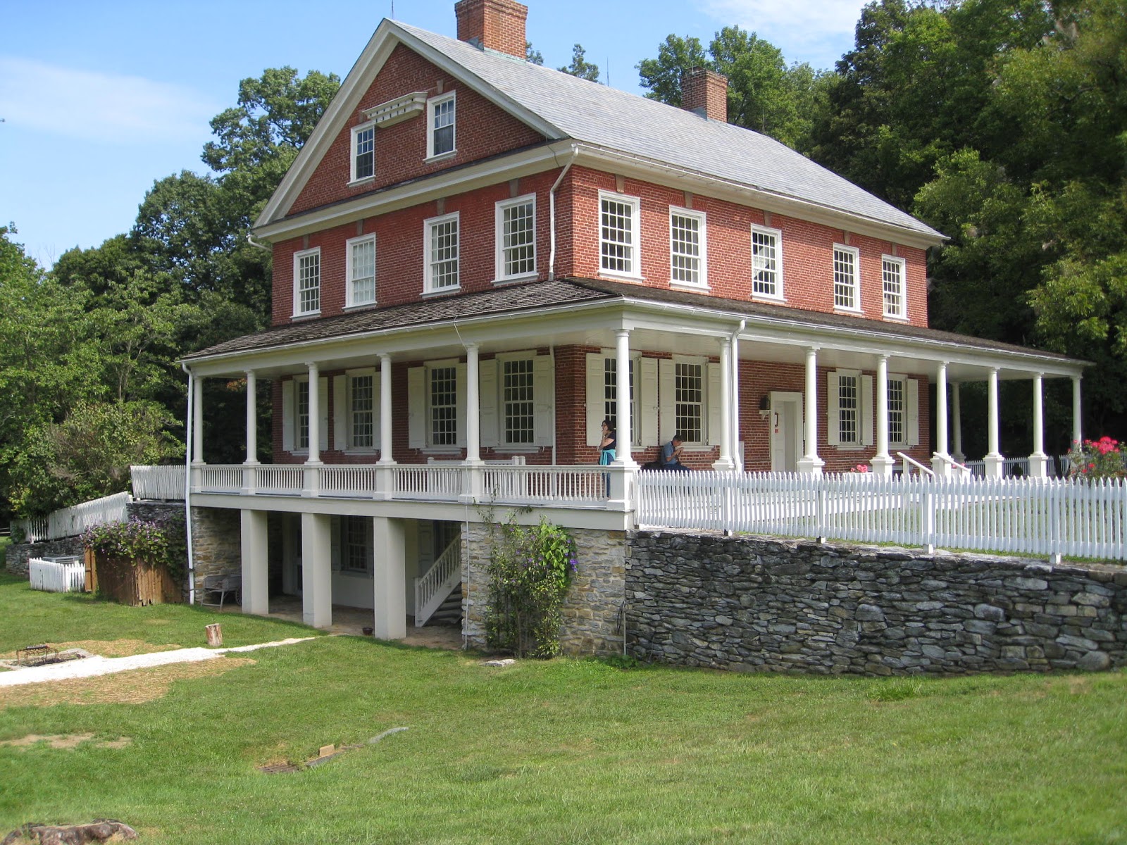 See the USA in an Airstream! Pictures of Wheatland and Rock Ford Plantatio