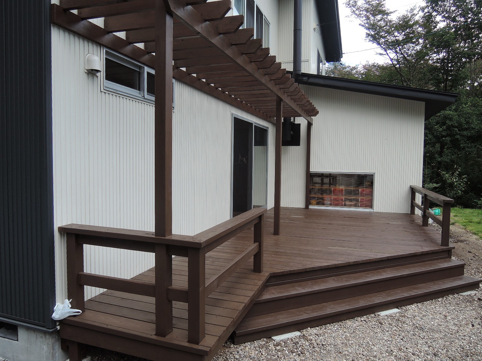 ウッドデッキとおしゃれな小屋とガレージハウス 軽井沢 軽井沢追分ウッドデッキが完成しました